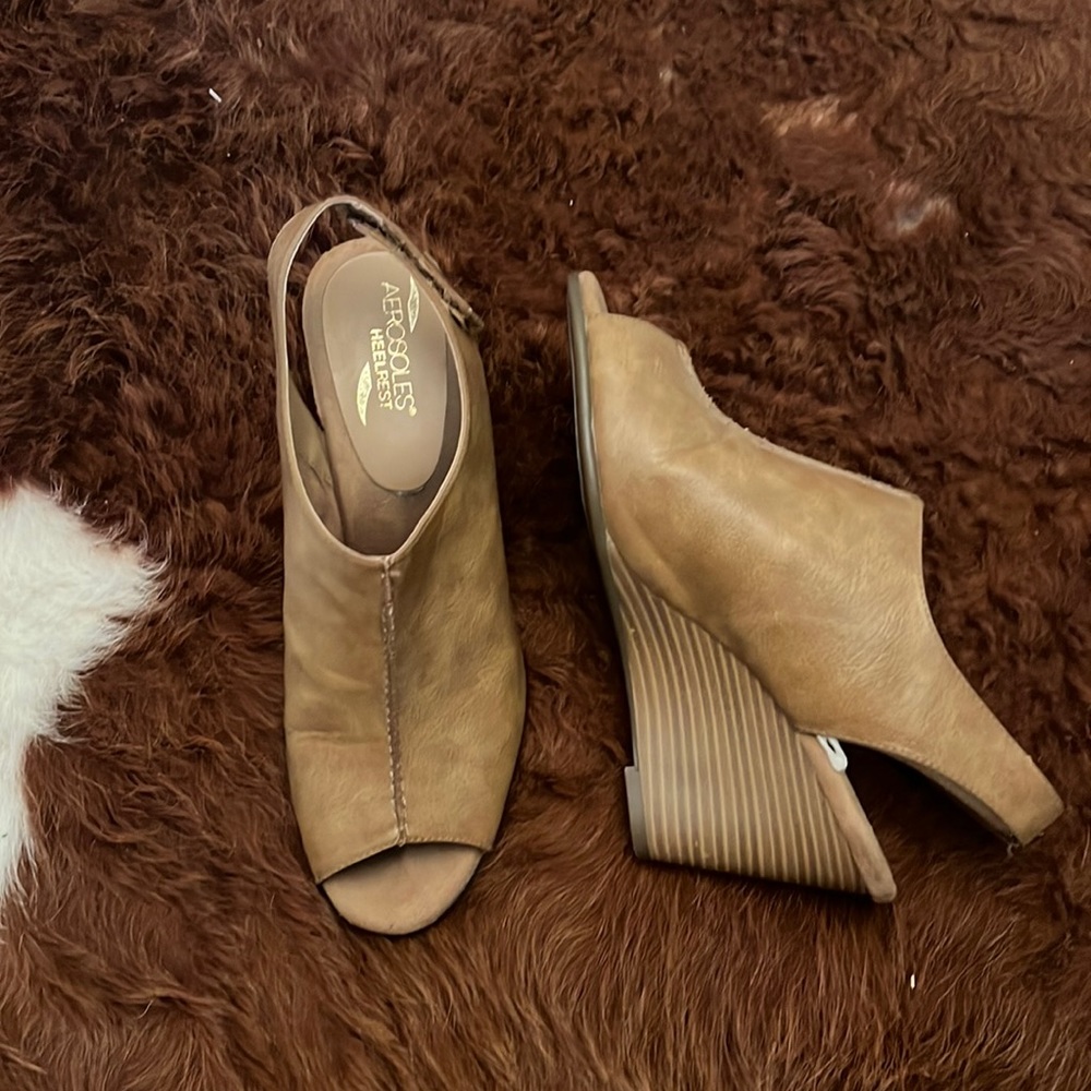 Aerosoles wedge heels in tan. Only worn a few times.